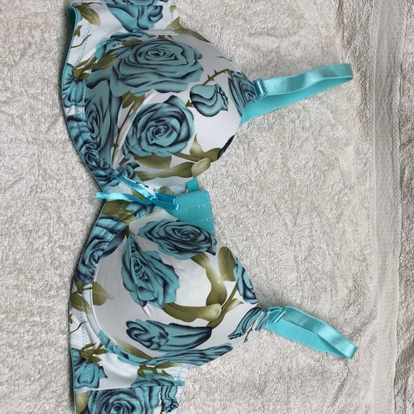 Very pretty padded bra in as new condition - Picture 1 of 4